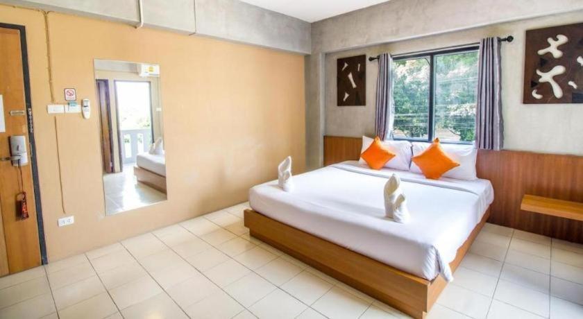 B2 Santitham Otel Chiang Mai Dış mekan fotoğraf