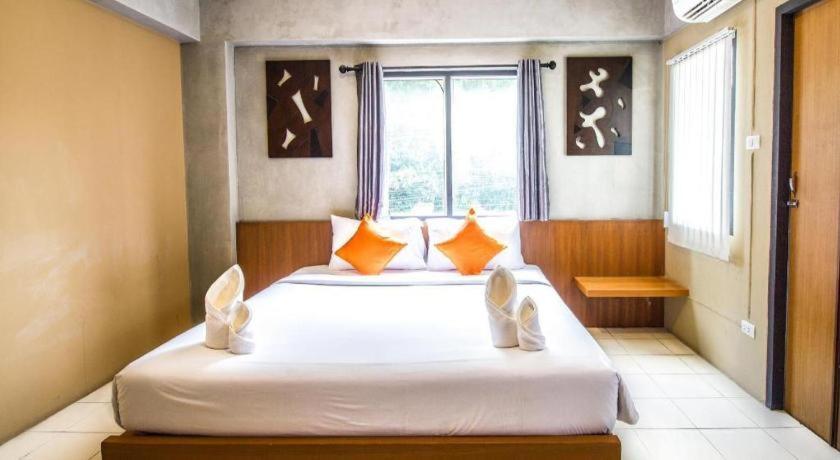 B2 Santitham Otel Chiang Mai Dış mekan fotoğraf